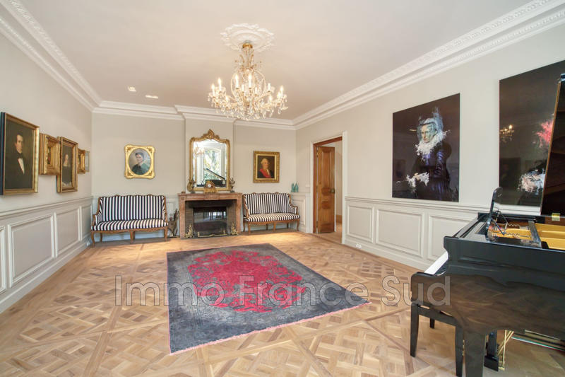 Maison - 717 m² - 19 pièces