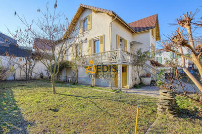 Maison - 172 m² - 8 pièces