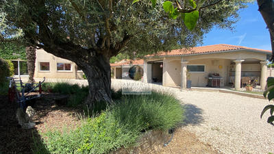 Maison - 222 m² - 9 pièces