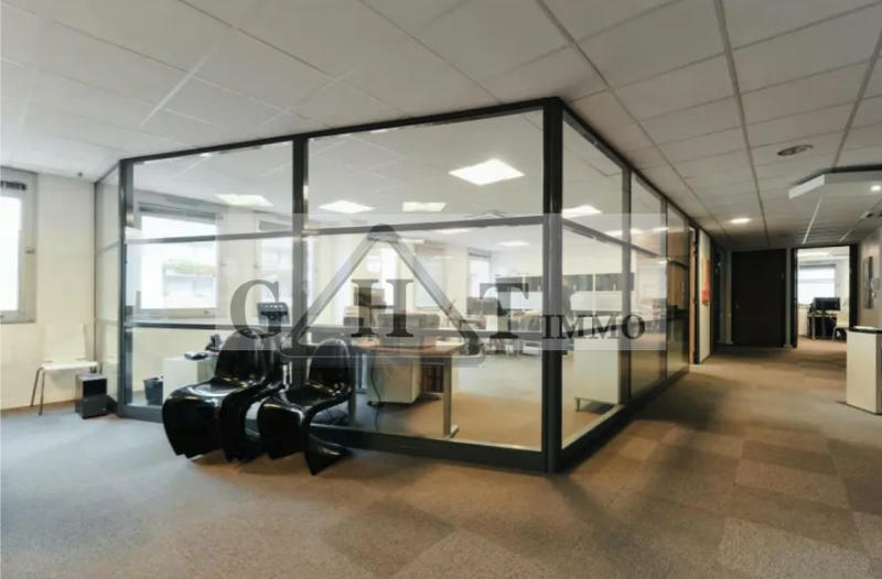Bureau - 600 m²