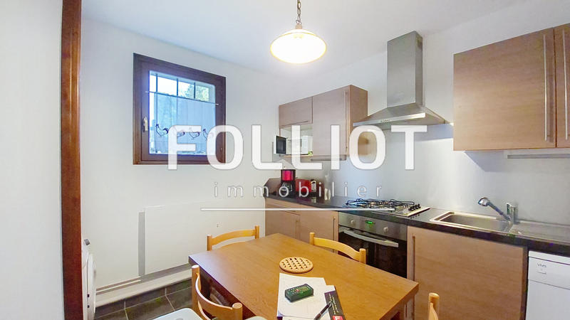 Maison - 235 m² - 10 pièces