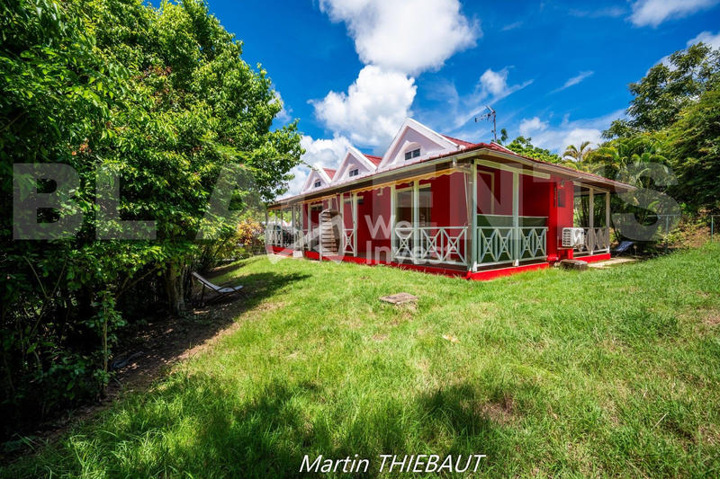 Maison - 270 m² - 13 pièces