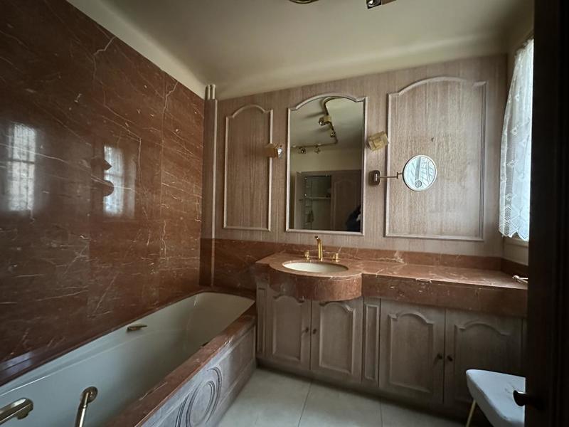 Appartement ancien - 108 m² - 5 pièces