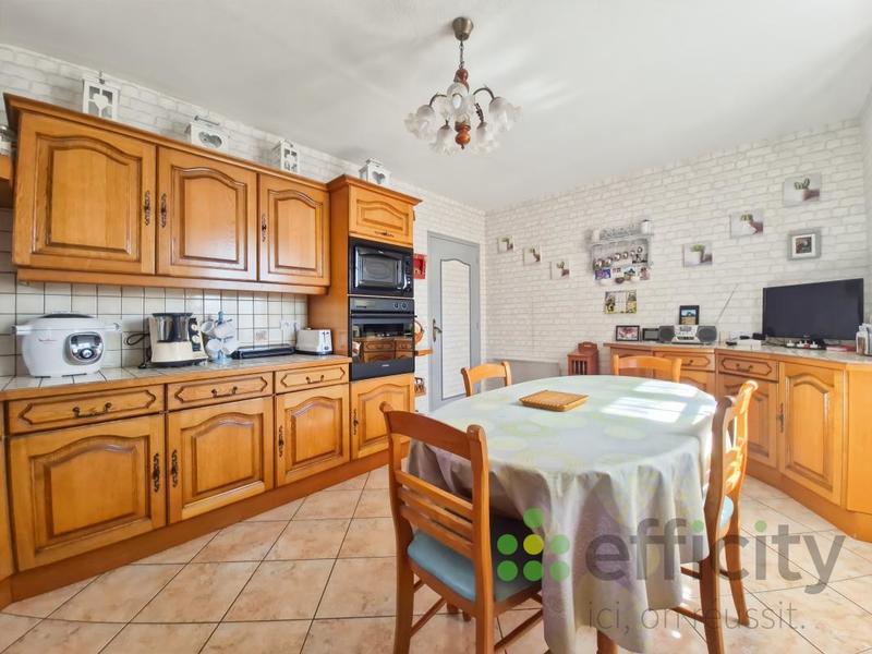 Maison - 180 m² - 7 pièces