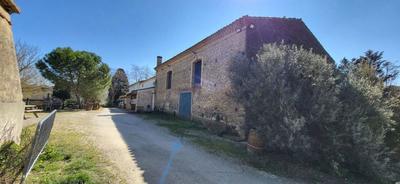 Propriété - 800 m²