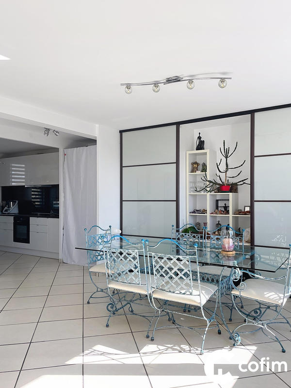 Appartement - 93 m² - 4 pièces