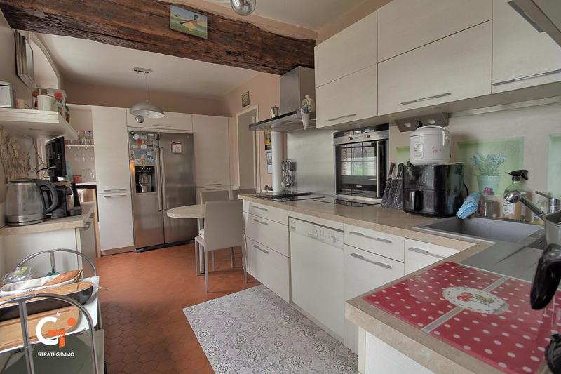 Maison - 242 m² - 9 pièces