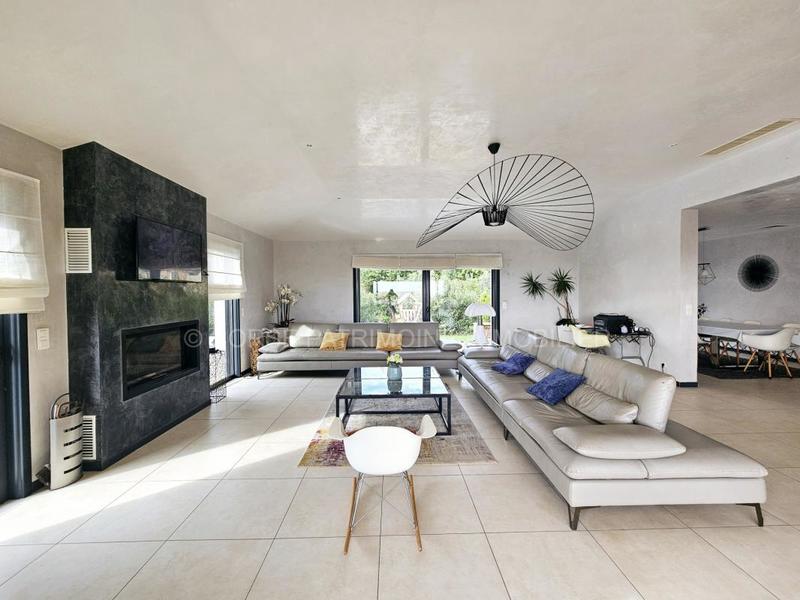 Maison - 206 m² - 7 pièces