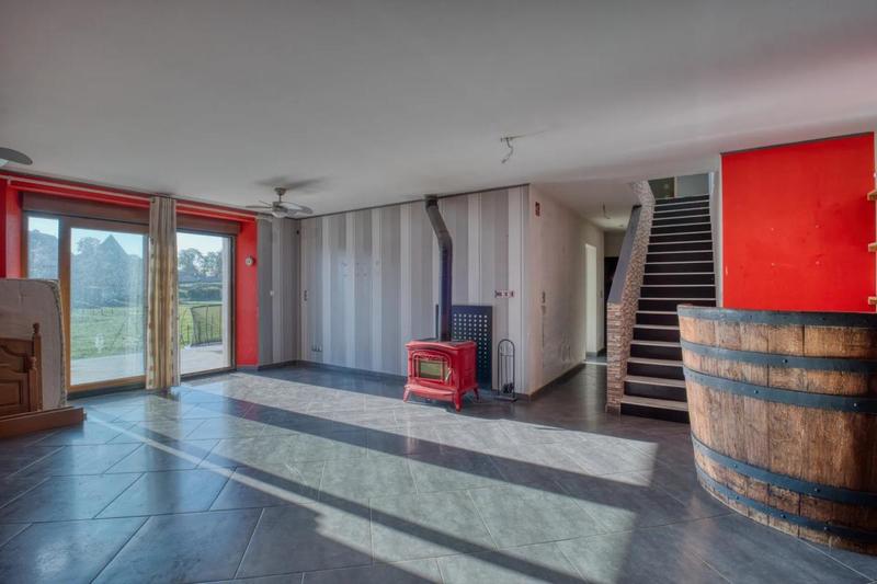 Maison - 270 m² - 9 pièces