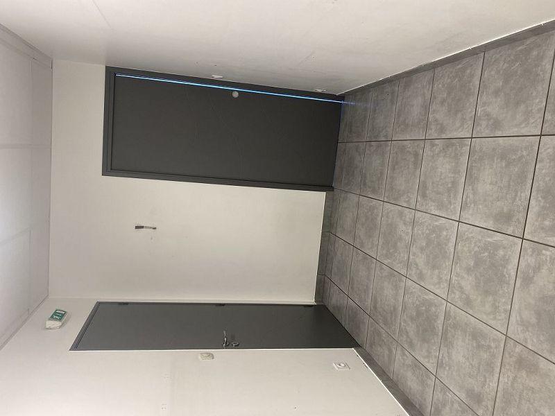 Local commercial - 61 m² - 5 pièces