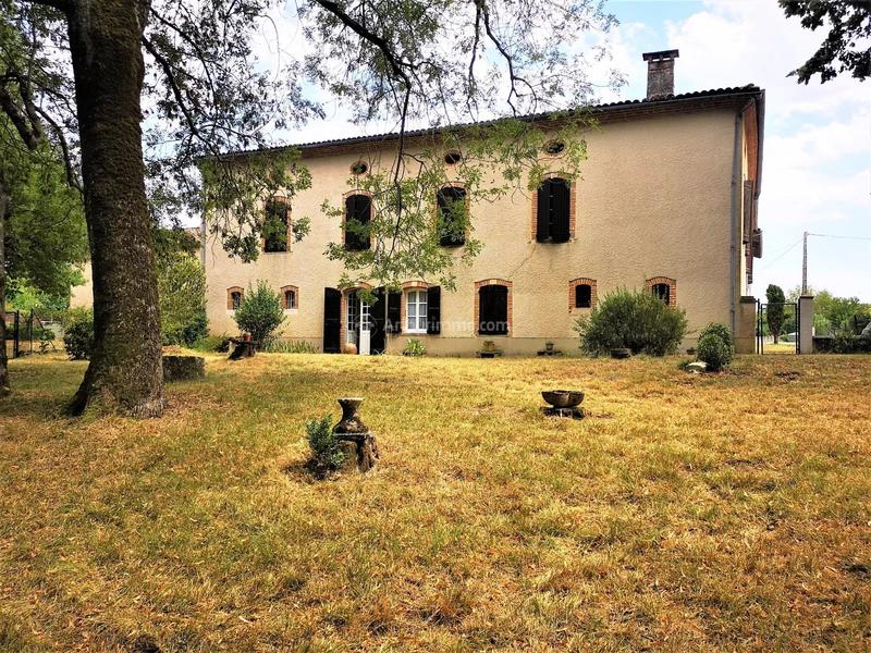 Maison - 403 m² - 11 pièces