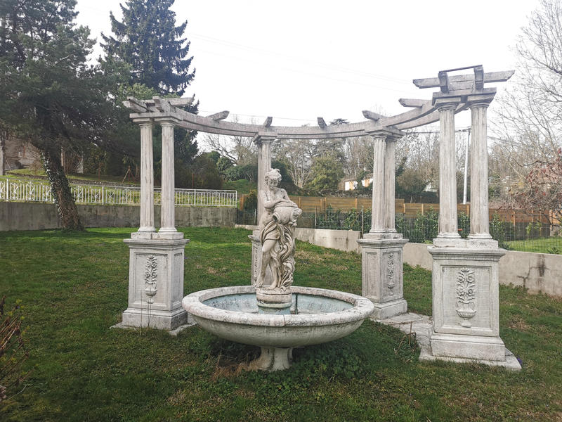 Maison - 225 m² - 9 pièces