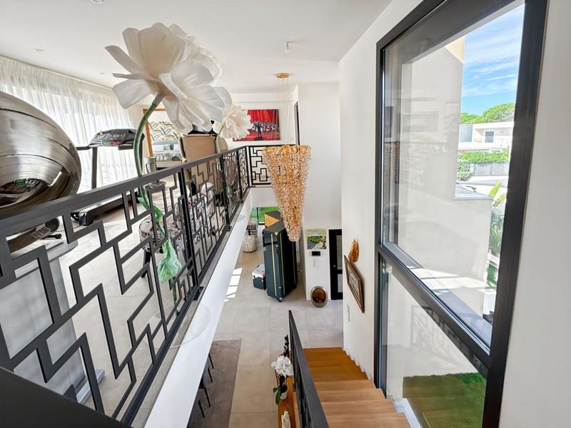 Maison - 311 m² - 5 pièces