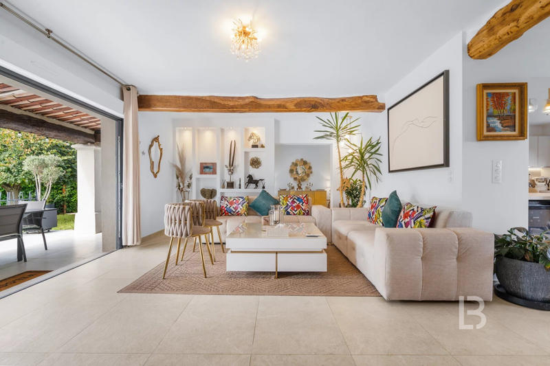 Maison - 315 m² - 8 pièces