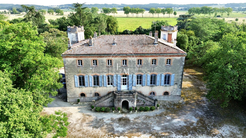 Château - 448 m² - 13 pièces