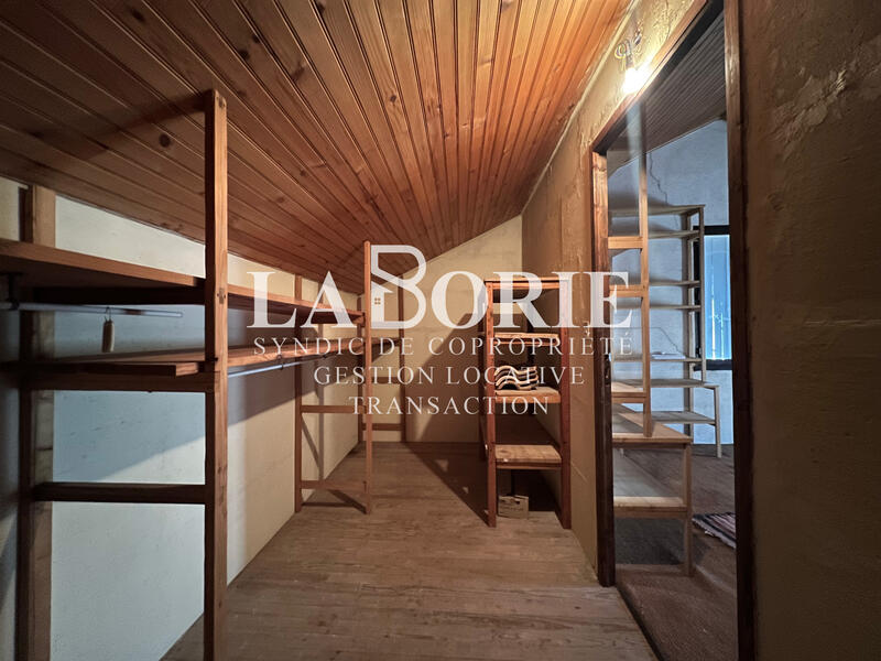 Maison - 245 m² - 15 pièces