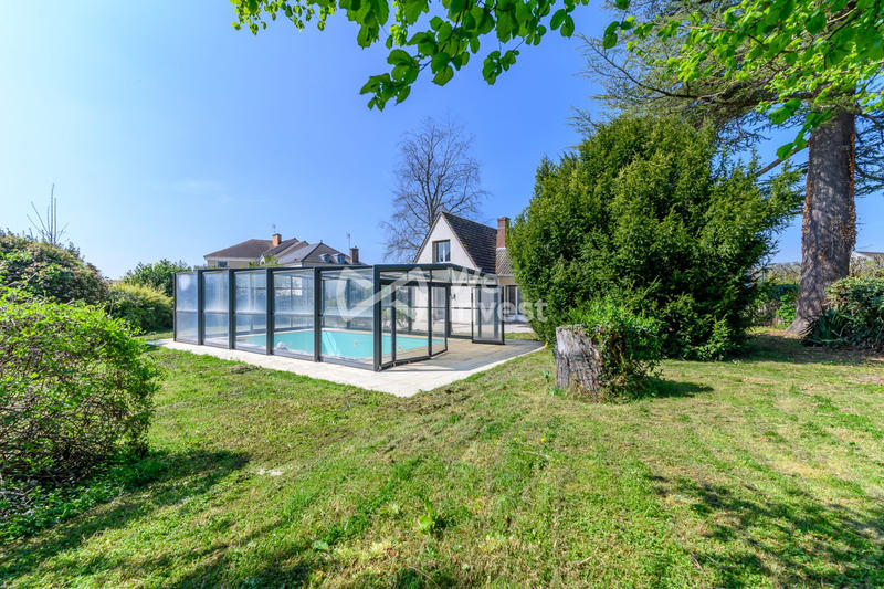 Maison - 180 m² - 8 pièces