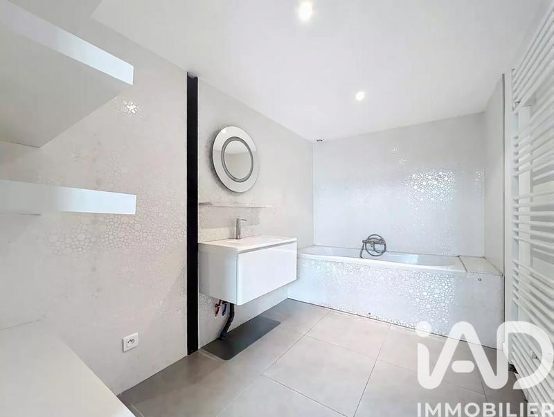 Loft - 269 m² - 6 pièces