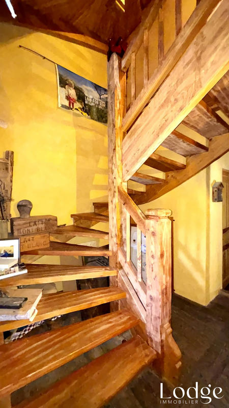 Maison - 440 m² - 12 pièces