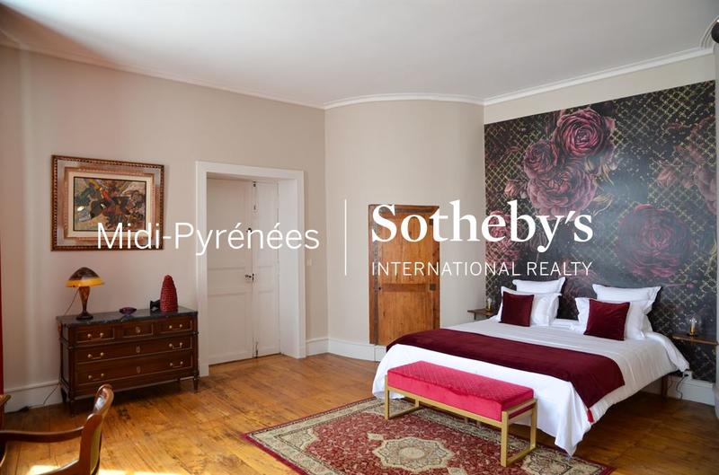 Maison - 450 m² - 11 pièces