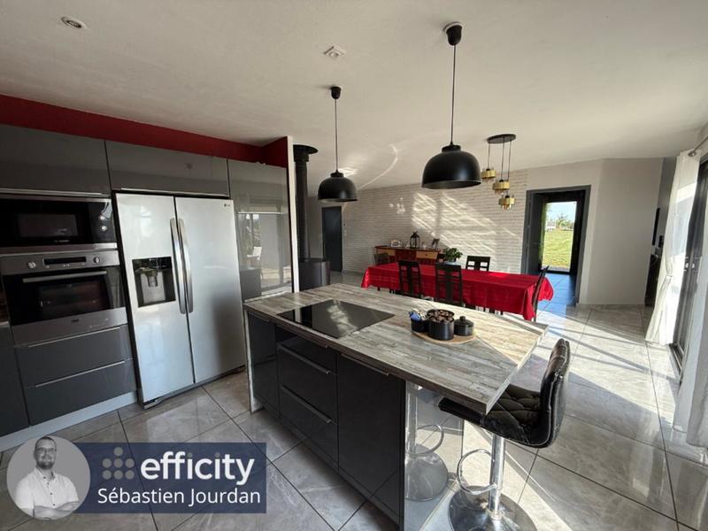 Maison - 138 m² - 6 pièces