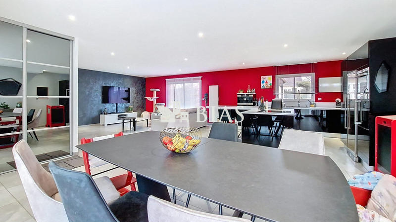 Maison - 146 m² - 6 pièces