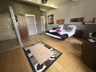 Moulin - 897 m² - 16 pièces