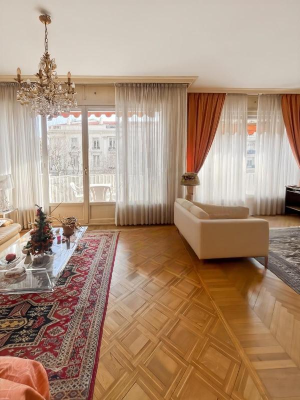 Appartement - 84 m² - 2 pièces