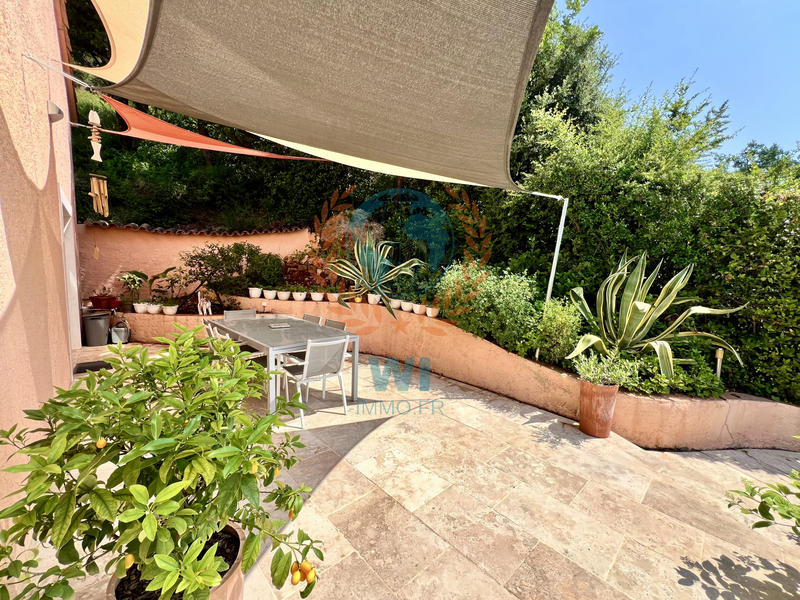 Maison - 233 m² - 10 pièces