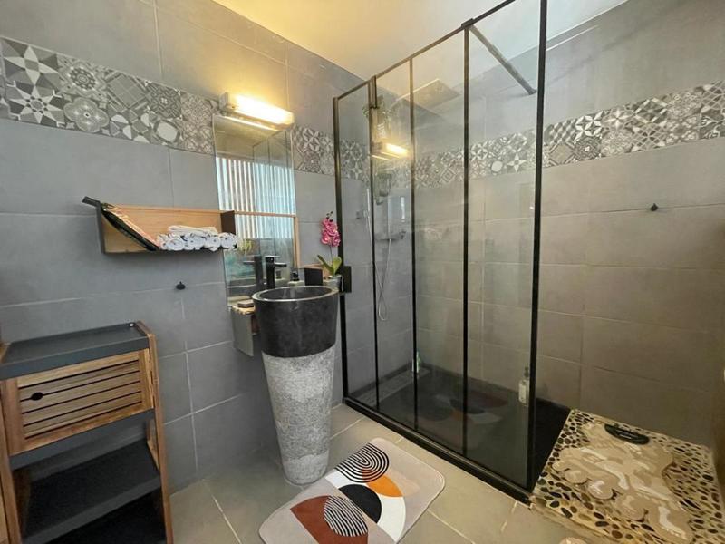 Maison - 202 m² - 7 pièces