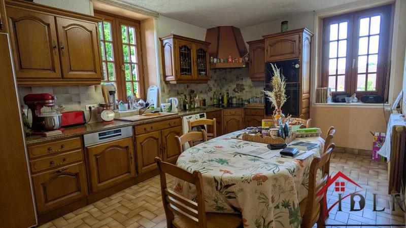 Maison - 200 m² - 7 pièces