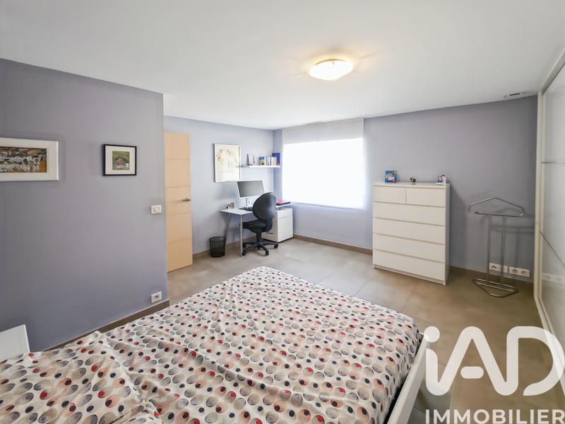 Maison - 315 m² - 9 pièces