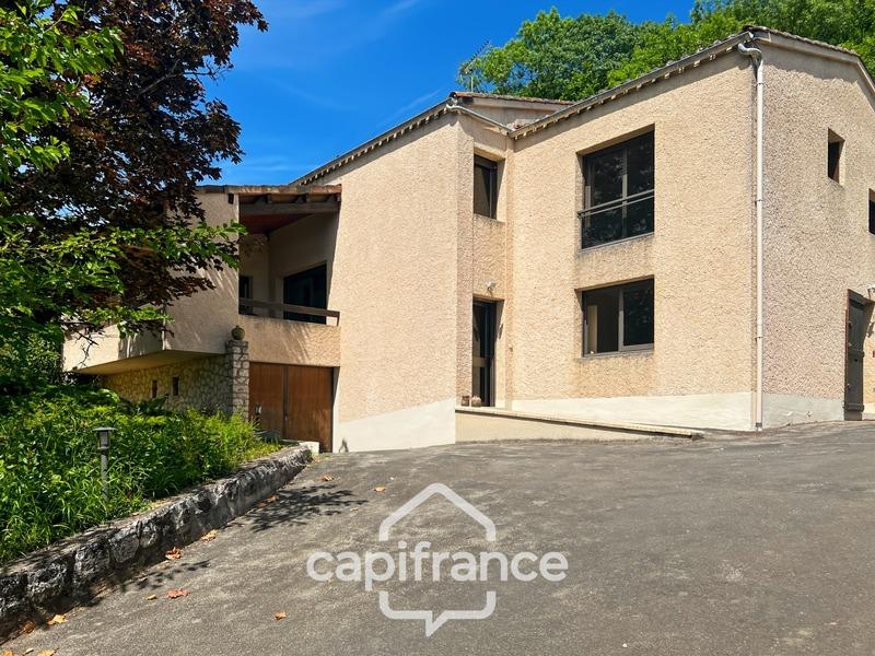 Maison - 176 m² - 7 pièces