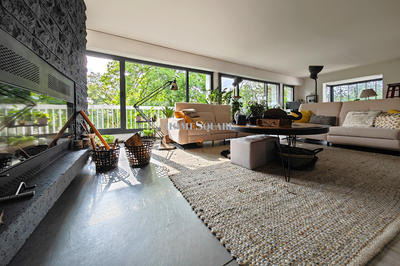 Maison - 300 m² - 8 pièces