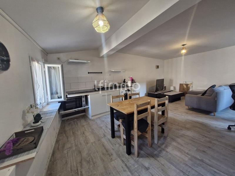 Immeuble - 104 m² - 6 pièces