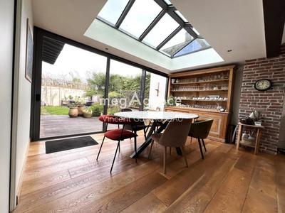 Maison - 208 m² - 9 pièces