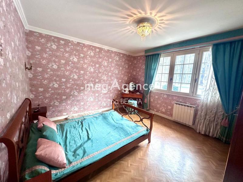 Maison traditionnelle - 204 m² - 6 pièces