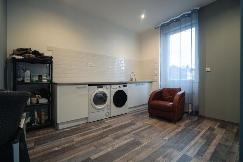 Maison - 330 m² - 9 pièces