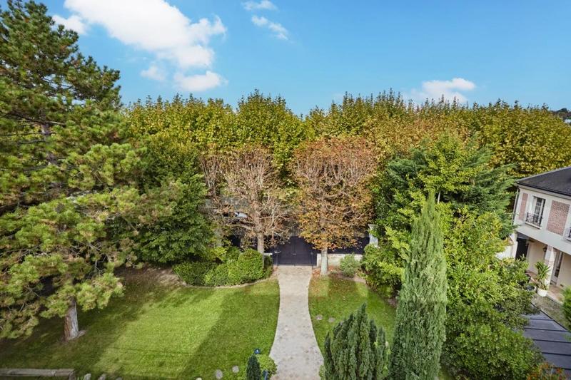 Maison - 400 m² - 10 pièces