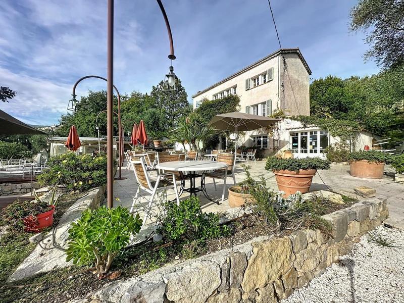 Mas - 350 m² - 6 pièces