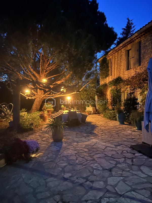 Mas - 545 m² - 18 pièces