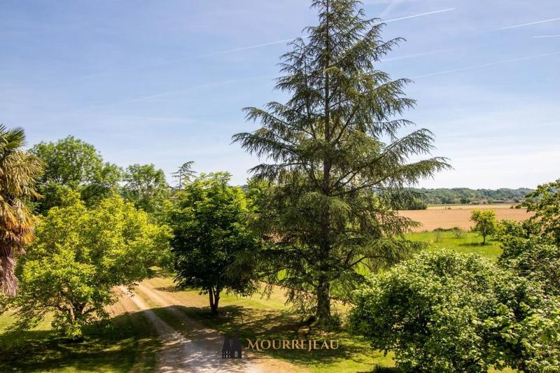 Demeure - 460 m² - 16 pièces