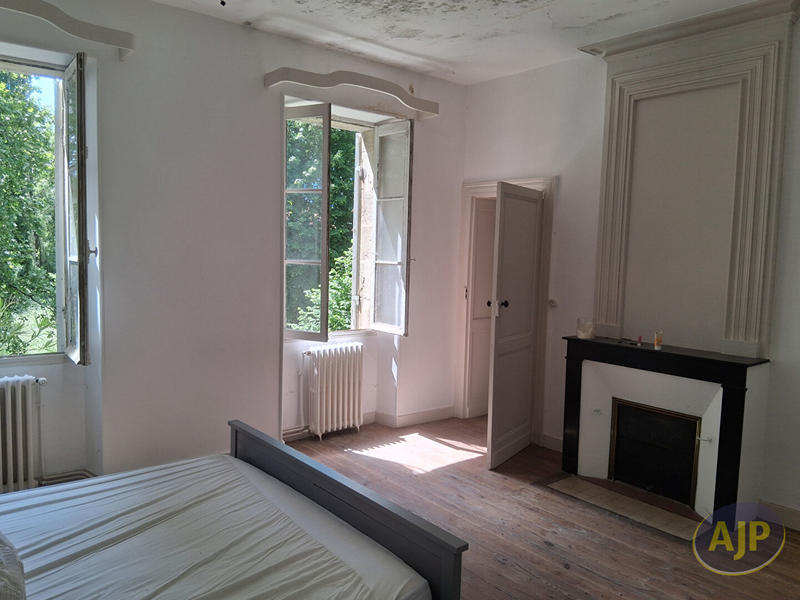 Maison - 381 m² - 13 pièces