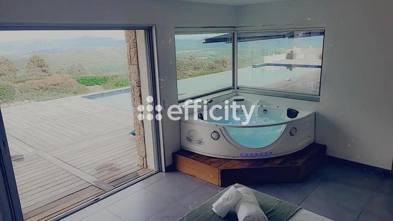 Maison - 330 m² - 13 pièces