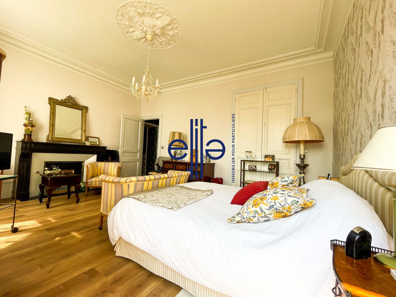 Maison - 278 m² - 10 pièces