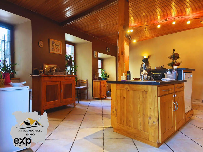 Maison traditionnelle - 215 m² - 8 pièces