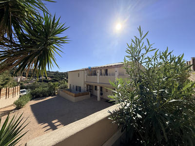 Maison - 250 m² - 12 pièces