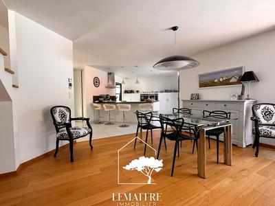 Maison - 163 m² - 5 pièces