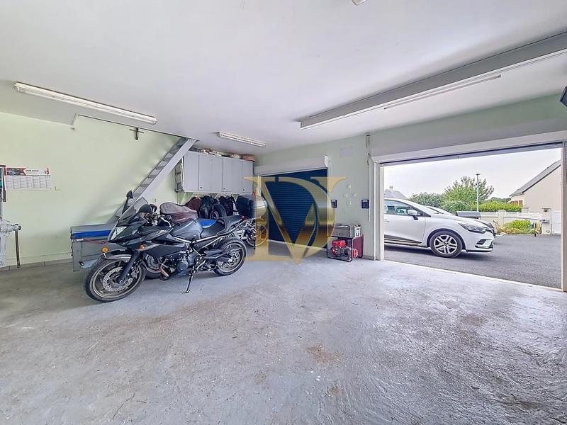 Maison - 230 m² - 8 pièces