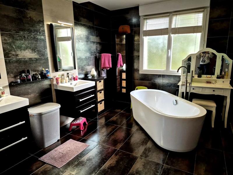 Maison - 209 m² - 8 pièces